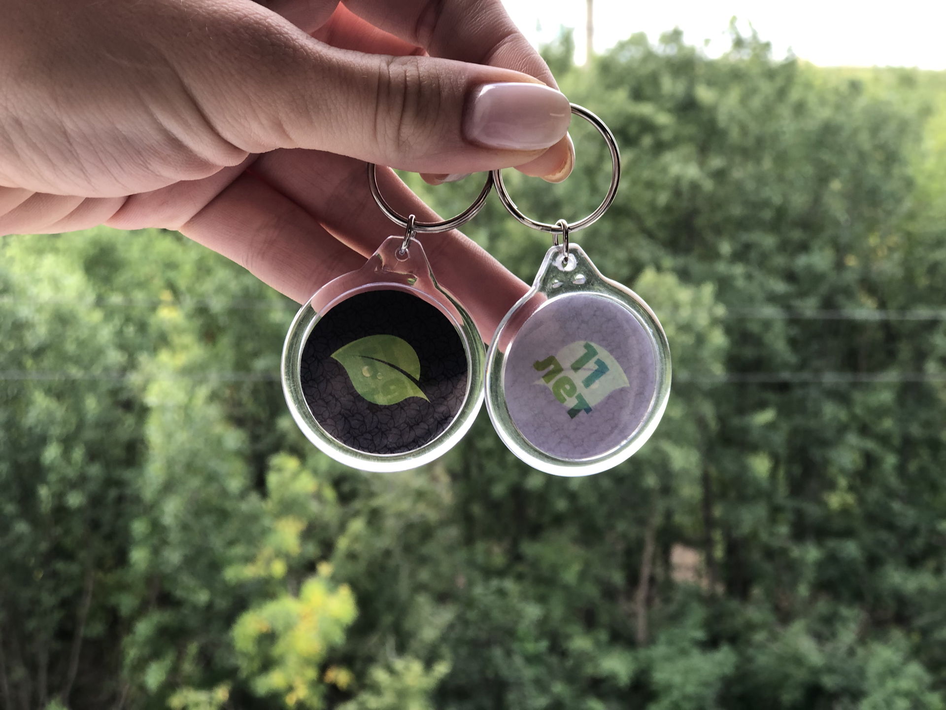 фирменный брелок